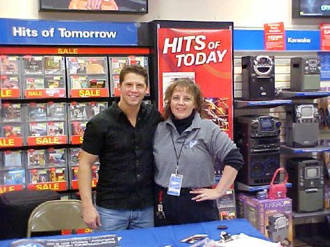 CL & Colleen - Manager FYE Mall of NH